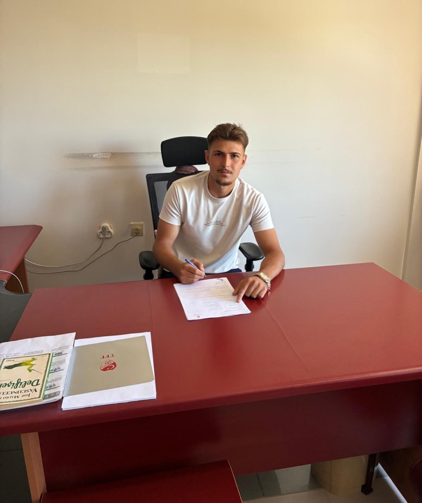 Sivasspor, Ayberk Selvili ile 3 Yıllık Sözleşme İmzaladı