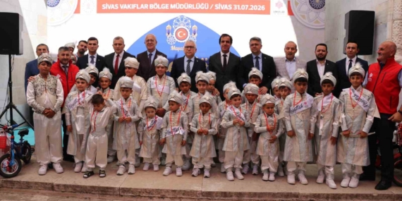 Sivas'ta 5 asırlık geleneğe uygun sünnet şöleni düzenlendi