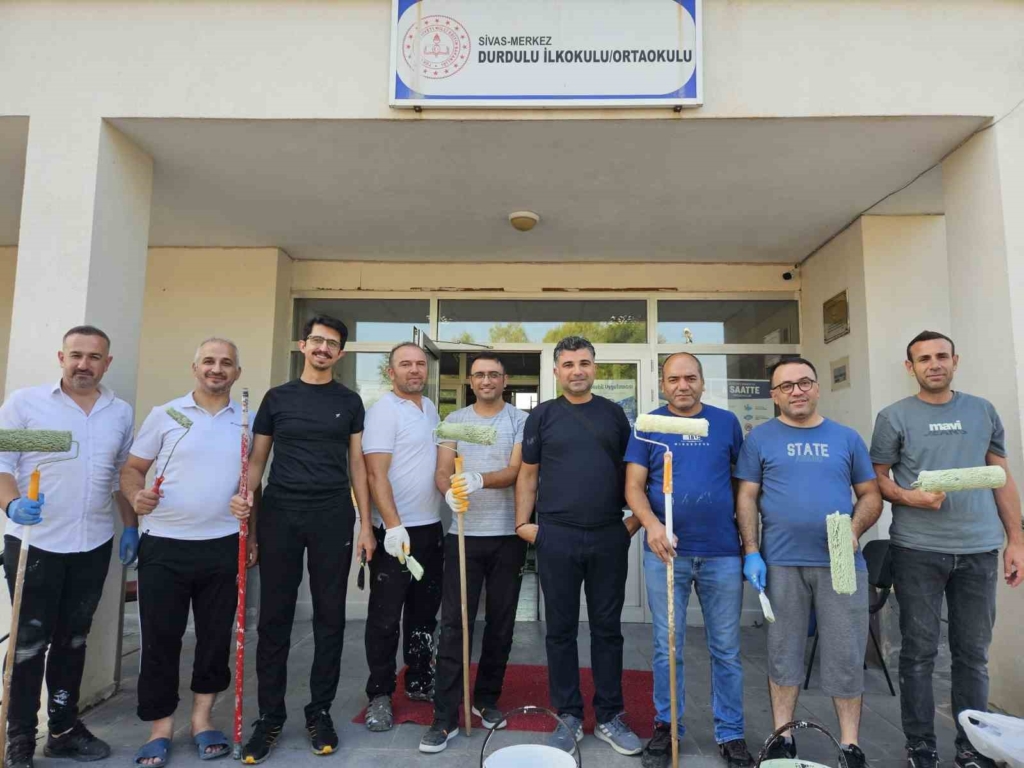 Sivas'ta eğitimciler köy okulunu yeni döneme hazırladı