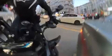 Sivas'ta motosiklet kazası: Sürücü takla attı
