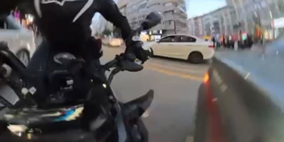 Sivas'ta motosiklet kazası: Sürücü takla attı