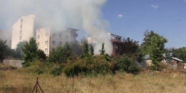 Sivas'ta odunlukta çıkan yangın itfaiye tarafından kontrol altına alındı