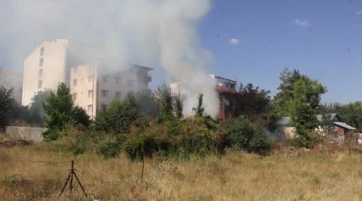 Sivas'ta odunlukta çıkan yangın itfaiye tarafından kontrol altına alındı