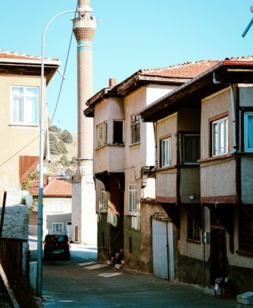 Sivrihisar'da otomobil ve motosiklet çarpıştı, 2 yaralı