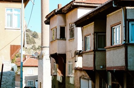 Sivrihisar'da otomobil ve motosiklet çarpıştı, 2 yaralı