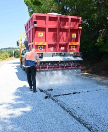 Soma'da mahalle yollarına ikinci kat asfalt çalışması devam ediyor