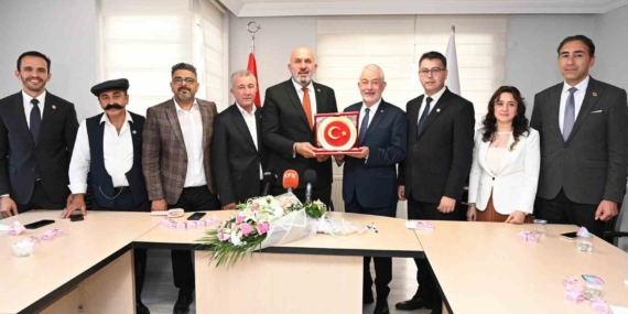 Şükrü Başdeğirmen, Yılın En Başarılı Belediye Başkanı Ödülünü Aldı