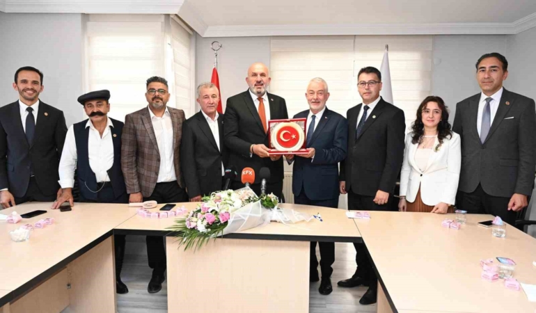 Şükrü Başdeğirmen, Yılın En Başarılı Belediye Başkanı Ödülünü Aldı