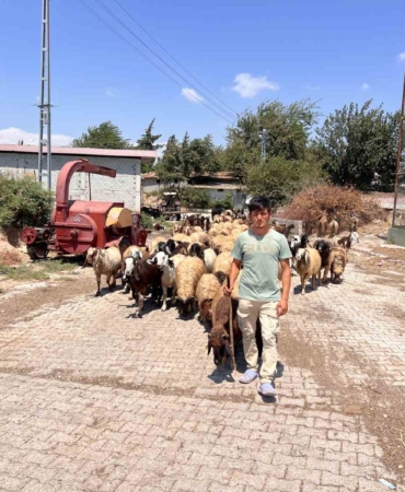 Suriyeli çoban Abdurrahman Elrahim, kendisine sahip çıkan aileye teşekkür etti