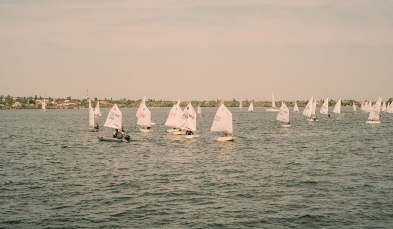 TAYK-Eker Olympos Regatta'da genç yelkenciler rüzgarla yarıştı