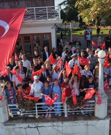 TCG Anadolu ve TCG Heybeliada Yalova'da geçiş yaptı