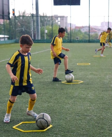 Talas'ta Yaz Spor Okulları yoğun ilgiyle sürüyor