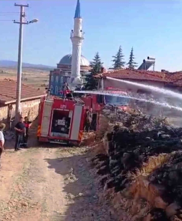 Tavşanlı'da çıkan yangın evlere ulaşmadan kontrol altına alındı