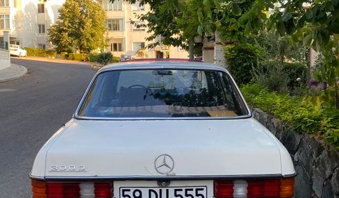 Tekirdağ'da U dönüşü yapan otomobil refüje çıktı, 1 yaralı
