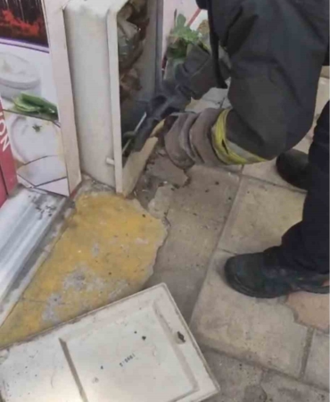 Tekirdağ'da doğalgaz kutusundaki yılan itfaiye tarafından kurtarıldı