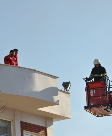 Tekirdağ'da metruk binada yangın paniği yaşandı