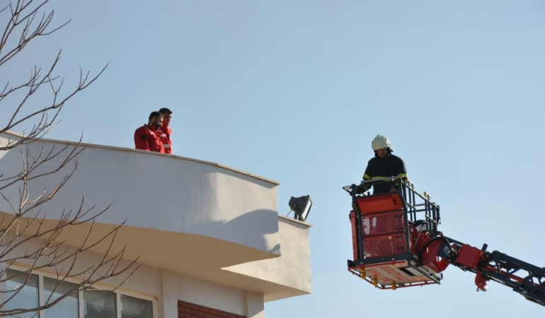 Tekirdağ'da metruk binada yangın paniği yaşandı