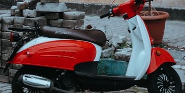 Tekirdağ'da motosikletle minibüs çarpıştı, sürücü yaralandı