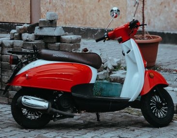 Tekirdağ'da motosikletle minibüs çarpıştı, sürücü yaralandı