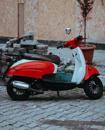 Tekirdağ'da motosikletle minibüs çarpıştı, sürücü yaralandı