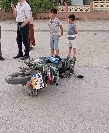 Tokat'ta 14 yaşındaki sürücünün aracıyla motosiklet çarpıştı