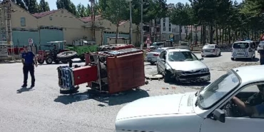 Tokat'ta otomobil ile traktör çarpıştı, yaralı yok