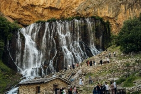 Tomara Şelalesi yaz aylarında ziyaretçilerini ağırlıyor