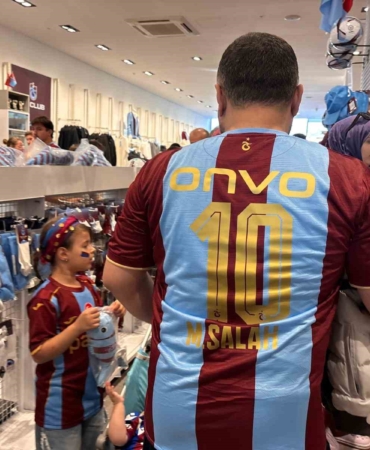 Trabzonspor taraftarları Muhammed Salah formalarına akın ediyor