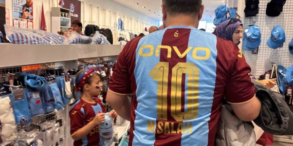 Trabzonspor taraftarları Muhammed Salah formalarına akın ediyor