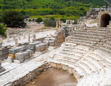 Tralleis Antik Kenti'nde 2 bin yıllık havuz gün yüzüne çıkarıldı