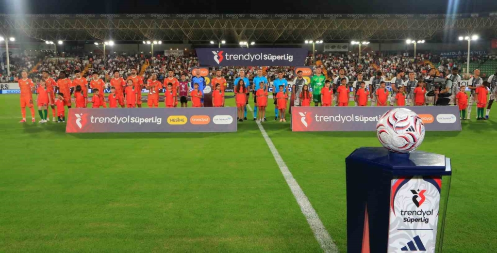 Trendyol Süper Lig'de Corendon Alanyaspor ile Beşiktaş Beraberlikte
