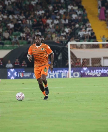 Trendyol Süper Lig'de Corendon Alanyaspor ve Beşiktaş İlk Yarıda Berabere Kaldı