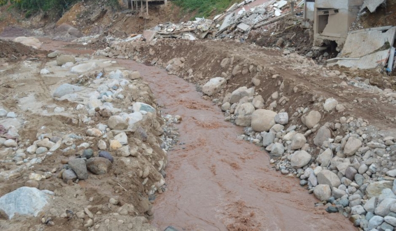 Tunceli Pülümür'de sağanak sonrası heyelan oluştu