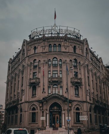 Türkiye İş Bankası Müzesi yaz sezonunda yoğun ilgi görüyor
