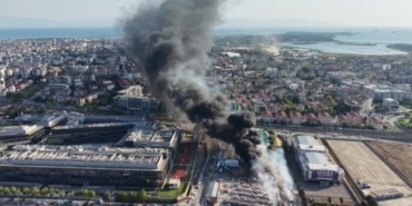 Tuzla'da çıkan yangın teknelere sıçradı