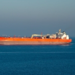 Umman açıklarında tanker yakınında patlama meydana geldi