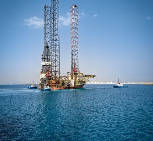 Umman'da karaya oturan gemiden petrol sızıntısı 400 kilometrekareye yayıldı