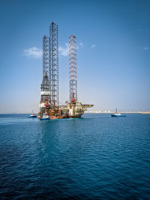 Umman'da karaya oturan gemiden petrol sızıntısı 400 kilometrekareye yayıldı