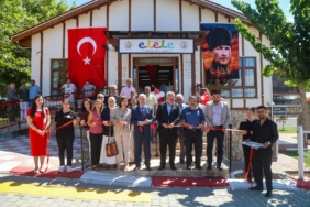 UŞAK BELEDİYESİ ÖZEL BİREYLERİ İŞ HAYATINA KAZANDIRAN KAFEYİ HİZMETE AÇTI