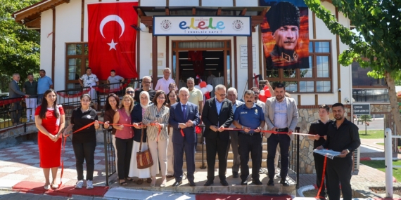 UŞAK BELEDİYESİ ÖZEL BİREYLERİ İŞ HAYATINA KAZANDIRAN KAFEYİ HİZMETE AÇTI