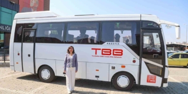 Uşak Belediyesi'ne yeni hizmet aracı hibe edildi