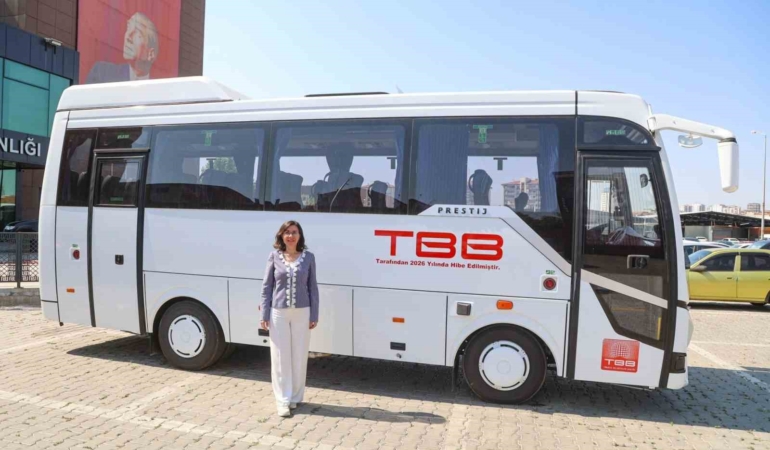 Uşak Belediyesi'ne yeni hizmet aracı hibe edildi