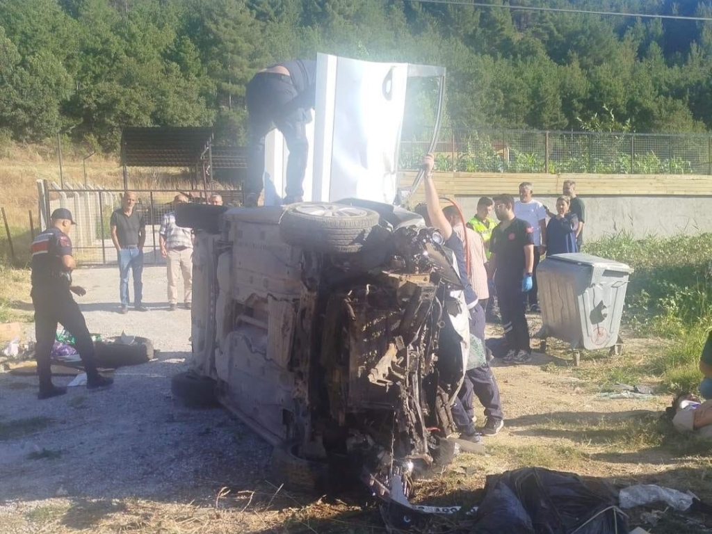 Uşak'ta otomobil devrildi: 1 ölü, 3 yaralı