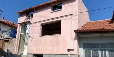 Uşak'ta tehlikeli metruk yapılar yıkılıyor