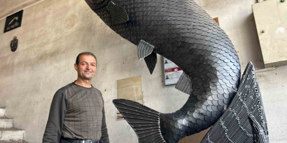 Van'da atık metalden inci kefali heykeli yapıldı