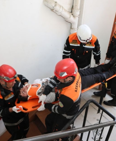 Van'da iki otomobil çarpıştı, 7 kişi yaralandı