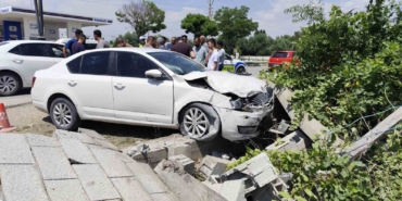 Van'da otomobil kazasında iki kişi yaralandı