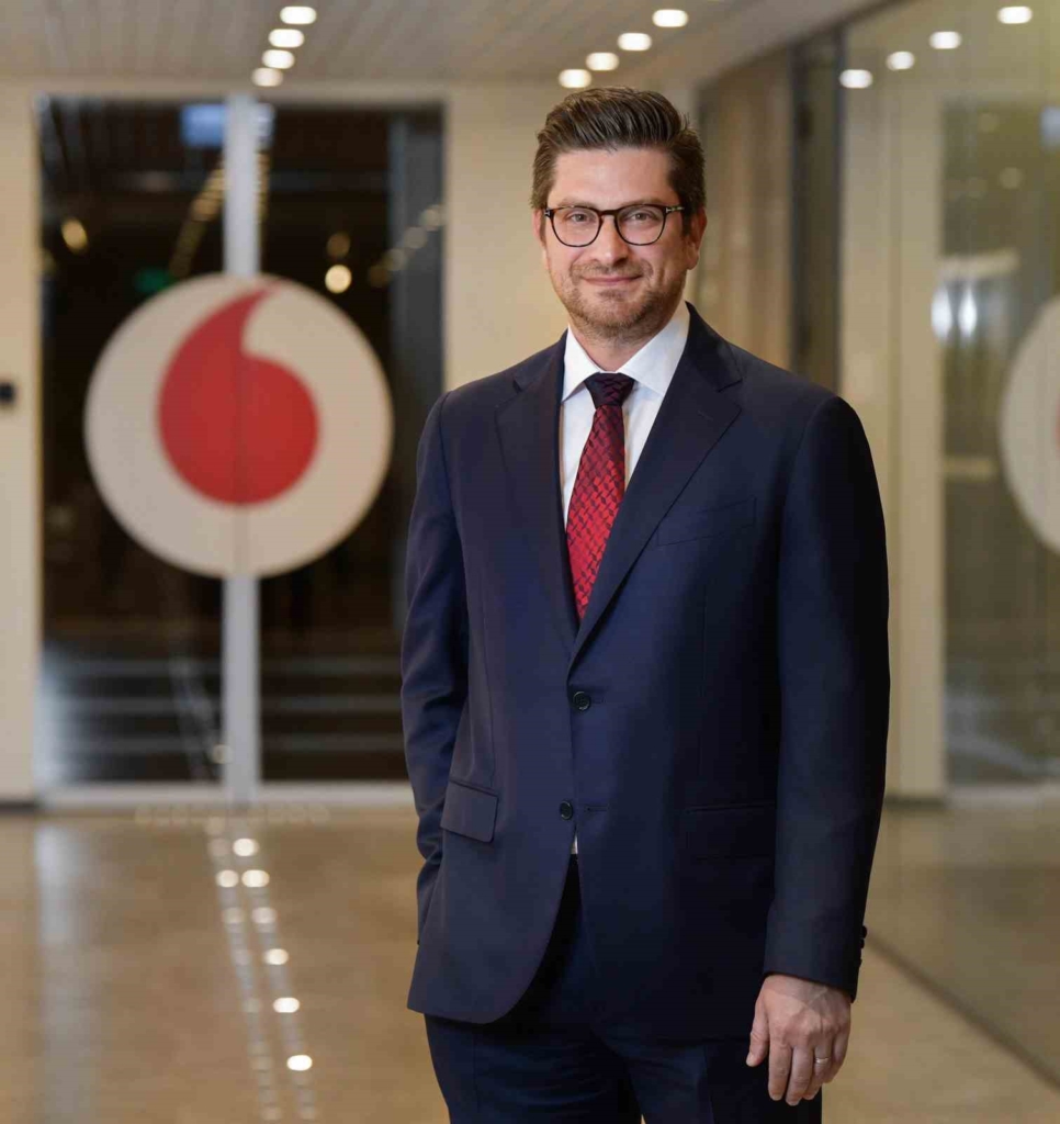 Vodafone Türkiye'de Erhan Eraydın yeni atama ile göreve başladı