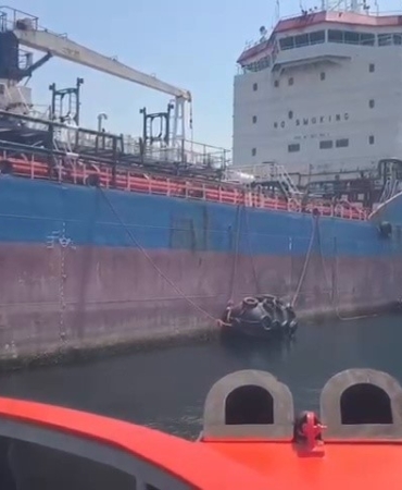 Yalova açıklarında makine arızası yapan tanker güvenli bölgeye çekildi