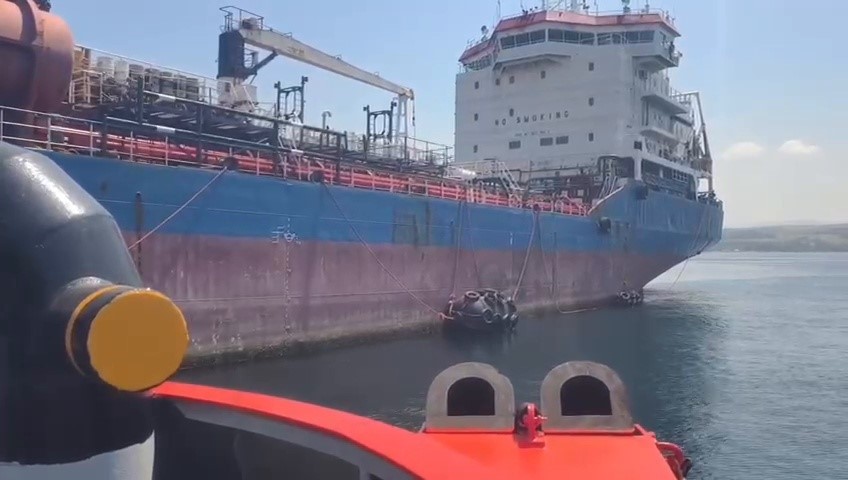 Yalova açıklarında makine arızası yapan tanker güvenli bölgeye çekildi